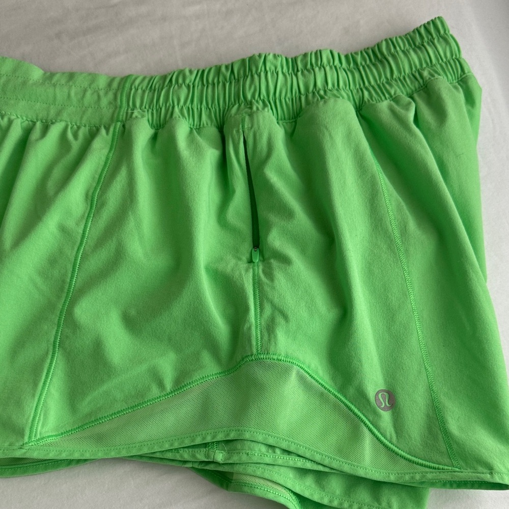 Lululemon Low Rise Hotty Hot -Lined 4" - Picture 4 of 5